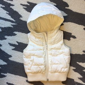 Old Navy girl’s off-white puffer vest